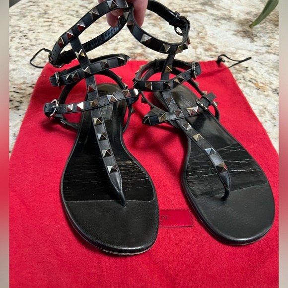 Valentino Garavani Rockstud calfskin leather sandal with Platinum-finish studs - Picture 9 of 14